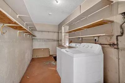 1010 W 33rd Pl, Hialeah, FL 33012 - Photo 47