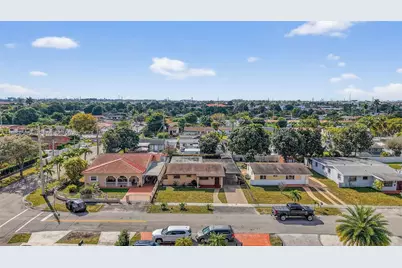 1010 W 33rd Pl, Hialeah, FL 33012 - Photo 7