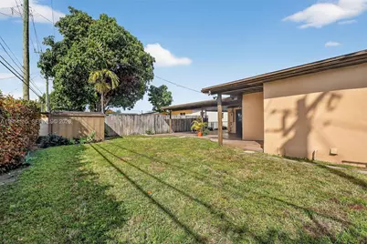 1010 W 33rd Pl, Hialeah, FL 33012 - Photo 21