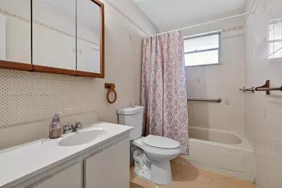 1010 W 33rd Pl, Hialeah, FL 33012 - Photo 35