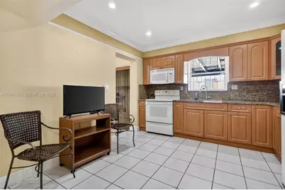1010 W 33rd Pl, Hialeah, FL 33012 - Photo 29