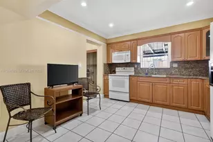 1010 W 33rd Pl, Hialeah, FL 33012 - Photo 29