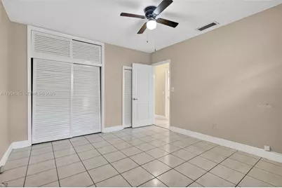 1010 W 33rd Pl, Hialeah, FL 33012 - Photo 37