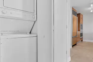 465 Brickell Ave, Miami, FL 33131 - Photo 15