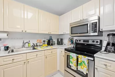 2301 Collins Ave #504, Miami Beach, FL 33139 - Photo 9