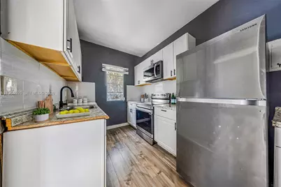 1342 NW 1st St, Miami, FL 33125 - Photo 29