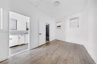 1342 NW 1st St, Miami, FL 33125 - Photo 9