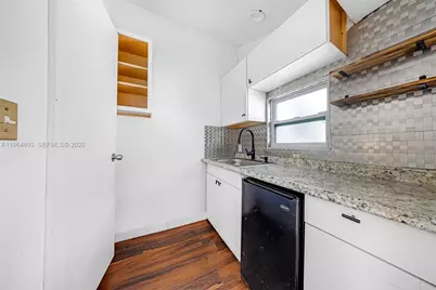 1342 NW 1st St, Miami, FL 33125 - Photo 17