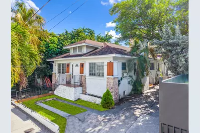 1342 NW 1st St, Miami, FL 33125 - Photo 3