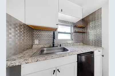 1342 NW 1st St, Miami, FL 33125 - Photo 19