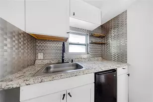 1342 NW 1st St, Miami, FL 33125 - Photo 19