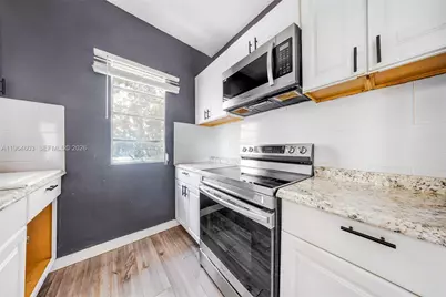 1342 NW 1st St, Miami, FL 33125 - Photo 31