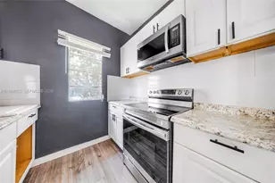 1342 NW 1st St, Miami, FL 33125 - Photo 31