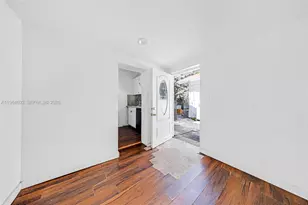 1342 NW 1st St, Miami, FL 33125 - Photo 51