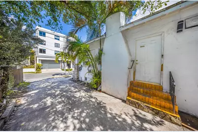 1342 NW 1st St, Miami, FL 33125 - Photo 25