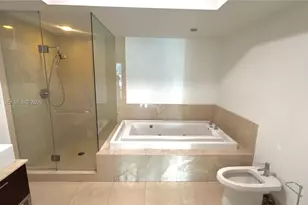 218 SE 14th St, Miami, FL 33131 - Photo 5