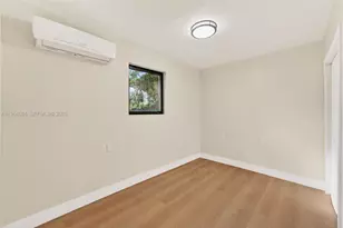 555 NW 94th St, Miami, FL 33150 - Photo 13