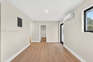 555 NW 94th St, Miami, FL 33150 - Photo 9