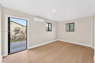 555 NW 94th St, Miami, FL 33150 - Photo 9