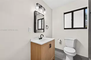 555 NW 94th St, Miami, FL 33150 - Photo 15