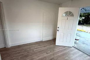 326 NW 96th St, Miami, FL 33150 - Photo 3