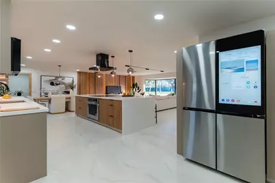 2415 NE 35th Dr, Fort Lauderdale, FL 33308 - Photo 9