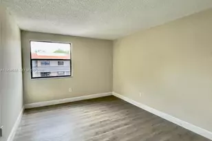 200 W Park Dr, Miami, FL 33172 - Photo 17