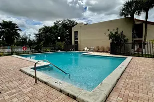 200 W Park Dr, Miami, FL 33172 - Photo 21