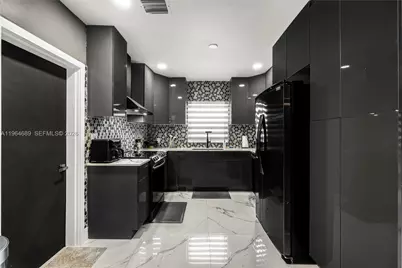 285 NW 45th St, Miami, FL 33127 - Photo 15