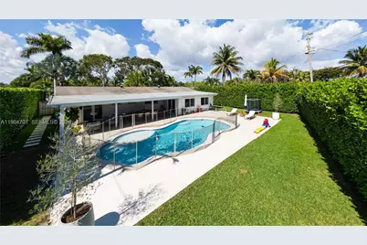 7901 SW 97th Pl, Miami, FL 33173 - Photo 3