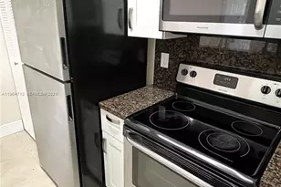 2860 N Oakland Forest Dr, Oakland Park, FL 33309 - Photo 7