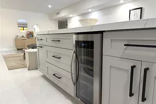 15896 Kilmarnock Dr, Miami Lakes, FL 33014 - Photo 11