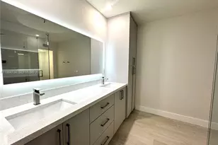 15896 Kilmarnock Dr, Miami Lakes, FL 33014 - Photo 19