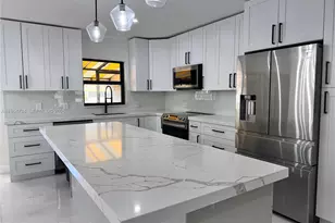 15896 Kilmarnock Dr, Miami Lakes, FL 33014 - Photo 9