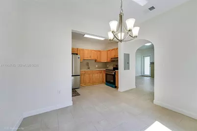 1139 NW 37th St, Miami, FL 33127 - Photo 9