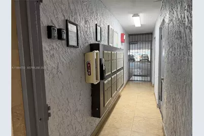 13685 NE 10th Ave #304, North Miami, FL 33161 - Photo 5