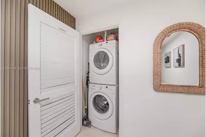 88 SW 7th St #2204, Miami, FL 33130 - Photo 3