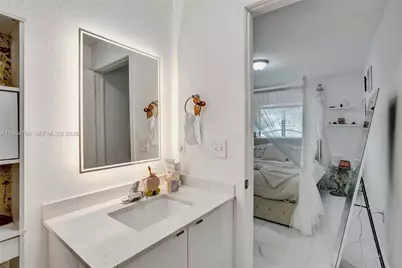 1712 NW 76th Ter #1712, Miami, FL 33147 - Photo 13