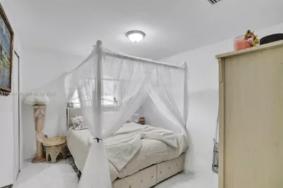 1712 NW 76th Ter #1712, Miami, FL 33147 - Photo 9