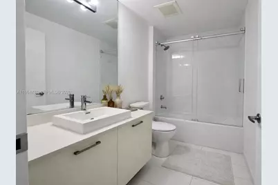 151 SE 1st St #1501, Miami, FL 33131 - Photo 3