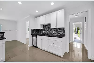 820 E Cypress Ln #V-38, Pompano Beach, FL 33069 - Photo 15