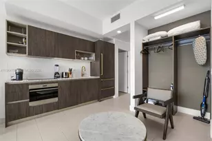 159 NE 6th St, Miami, FL 33132 - Photo 9