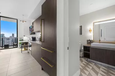 159 NE 6th St #4910, Miami, FL 33132 - Photo 3