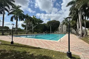 9320 Fontainebleau Blvd, Miami, FL 33172 - Photo 9