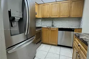 9320 Fontainebleau Blvd, Miami, FL 33172 - Photo 19