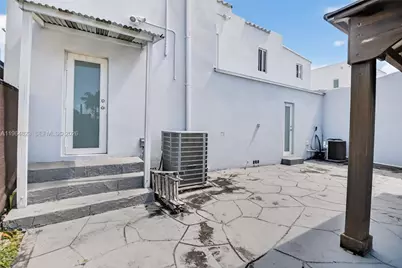 1680 NW 22nd Ct, Miami, FL 33125 - Photo 19