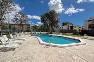 8885 Fontainebleau Blvd, Miami, FL 33172 - Photo 25