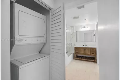 90 SW 3rd St #1608, Miami, FL 33130 - Photo 9