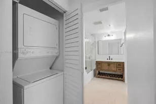 90 SW 3rd St, Miami, FL 33130 - Photo 9