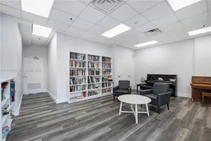 3731 N Country Club Dr, Aventura, FL 33180 - Photo 9